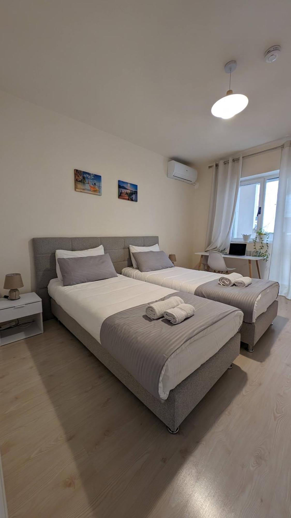Modern Cozy Apartment 10 Min Walk To Skanderbeg Square Tirana Exterior foto
