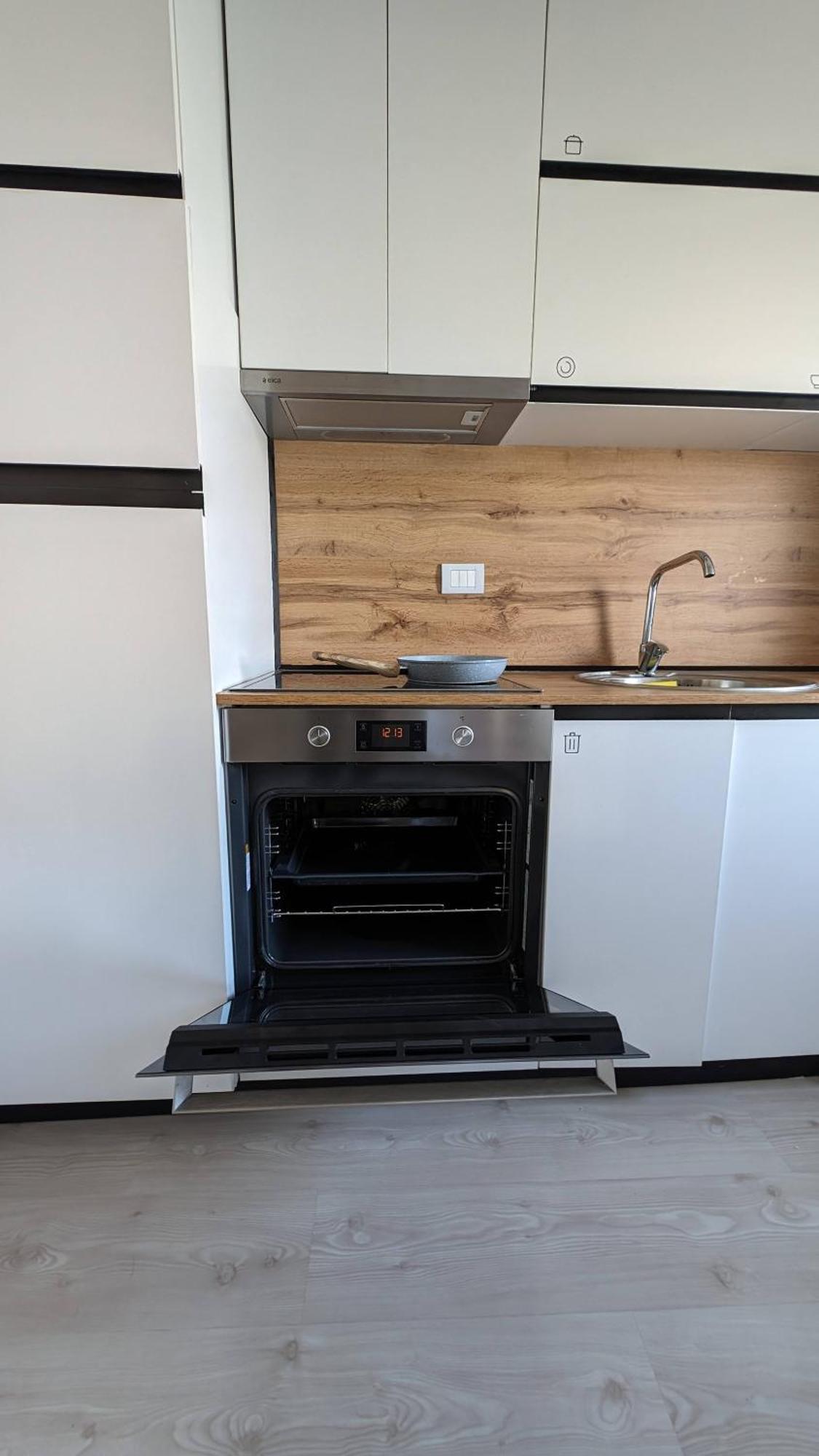 Modern Cozy Apartment 10 Min Walk To Skanderbeg Square Tirana Exterior foto